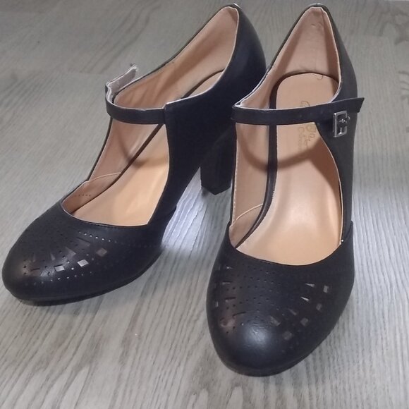 🖤 Journee Collection Elsa Buckle Pump – Black (Size 7, NIB) Rare & Discontinued - Picture 3 of 7